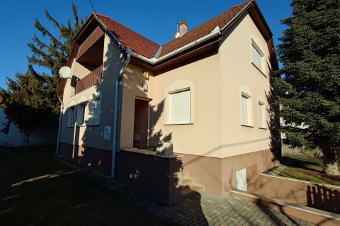 Kiadó Ház 6000 Kecskemét , KIADÓ CSALÁDIHÁZ AZ ÖNTÖZŐ UTCÁBAN