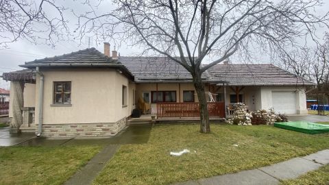 Eladó Ház 2330 Dunaharaszti , Központi részen, kiváló lokáció!