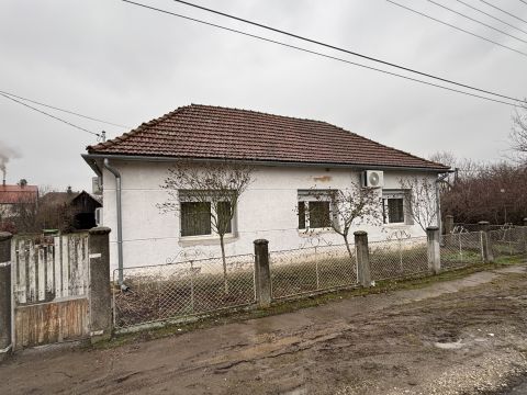Eladó Ház 3063 Jobbágyi , Aszfaltozott csendes utca