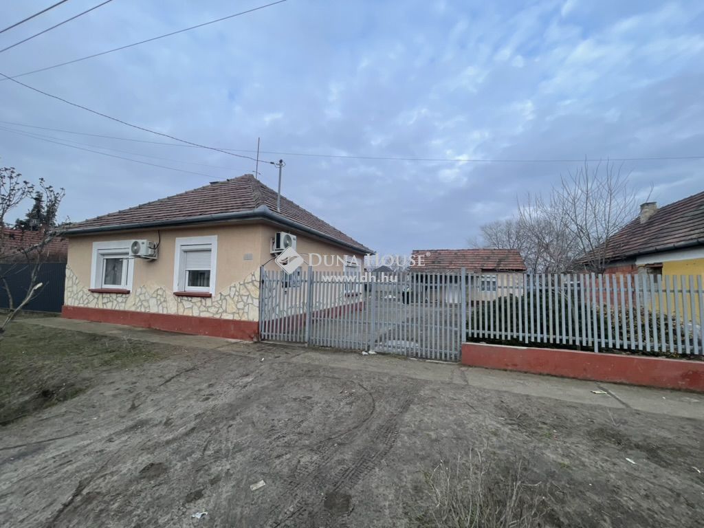 6050 Lajosmizse , Eladó Családi ház — 1/16