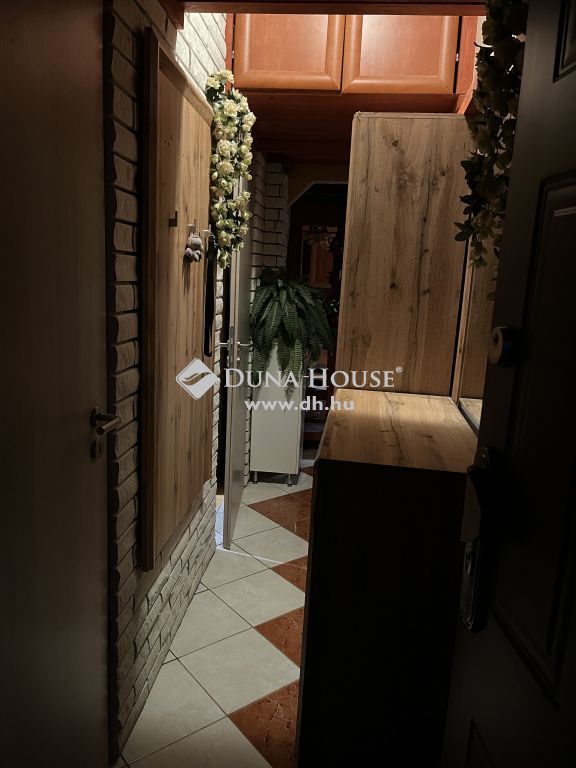 8192 Hajmáskér , hajmáskér — 1/27