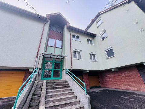 Eladó Lakás 7636 Pécs 