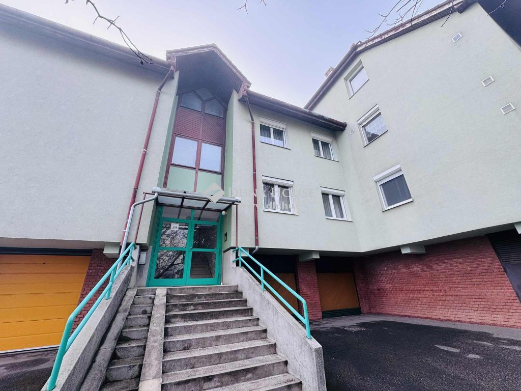 7636 Pécs — 1/9