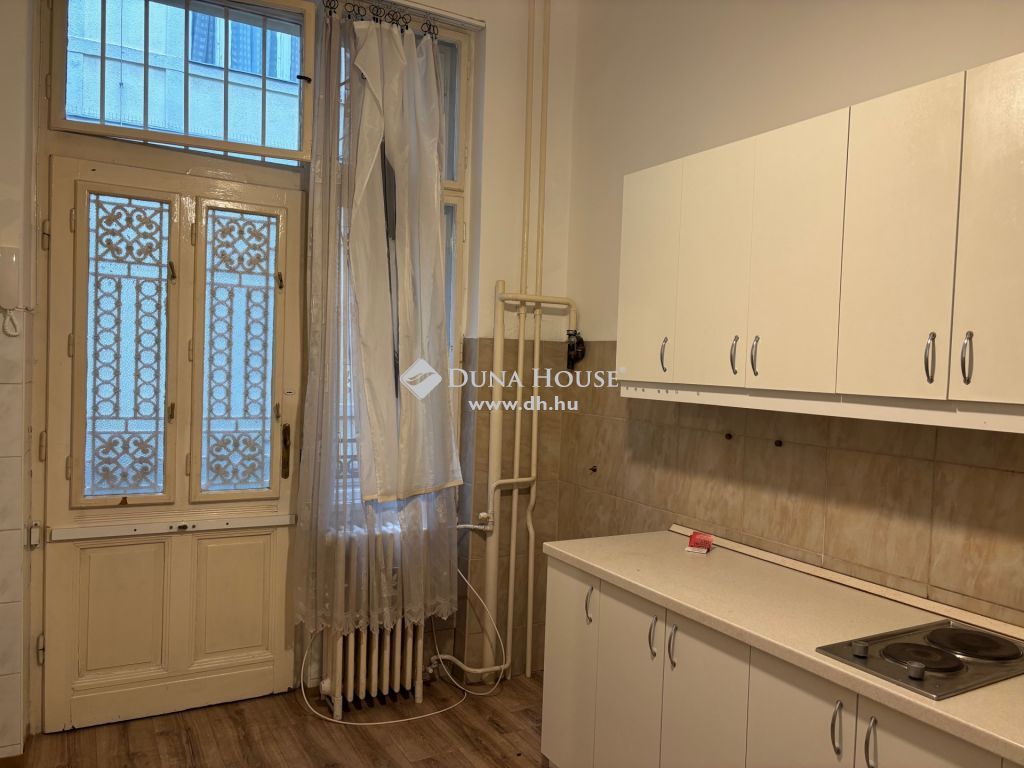 1051 Budapest 5. kerület — 1/8