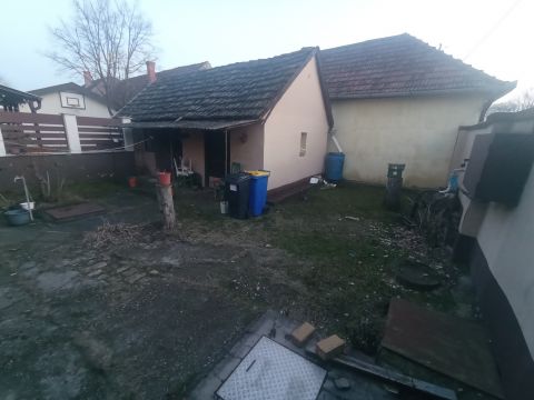 Eladó Ház 6000 Kecskemét Kecskemét Vacsi közben a Talfája közben családi ház eladó!