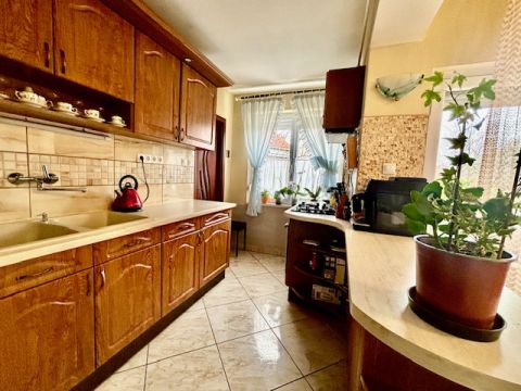 Eladó Ház 1185 Budapest 18. kerület Csendes mellékutca, udvarra néző beleszeretős családi háza