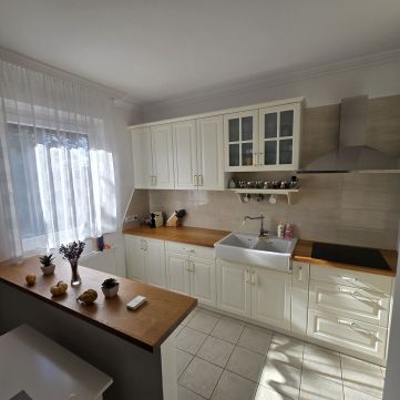 Eladó Ház 6000 Kecskemét , FELÚJÍTOTT NAPPALI+2 SZOBÁS CSALÁDI HÁZ!