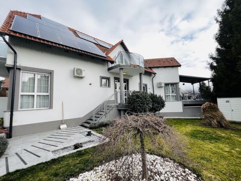 Eladó Ház 2051 Biatorbágy Luxus ingatlan, önálló wellness részleggel és apartmannal!