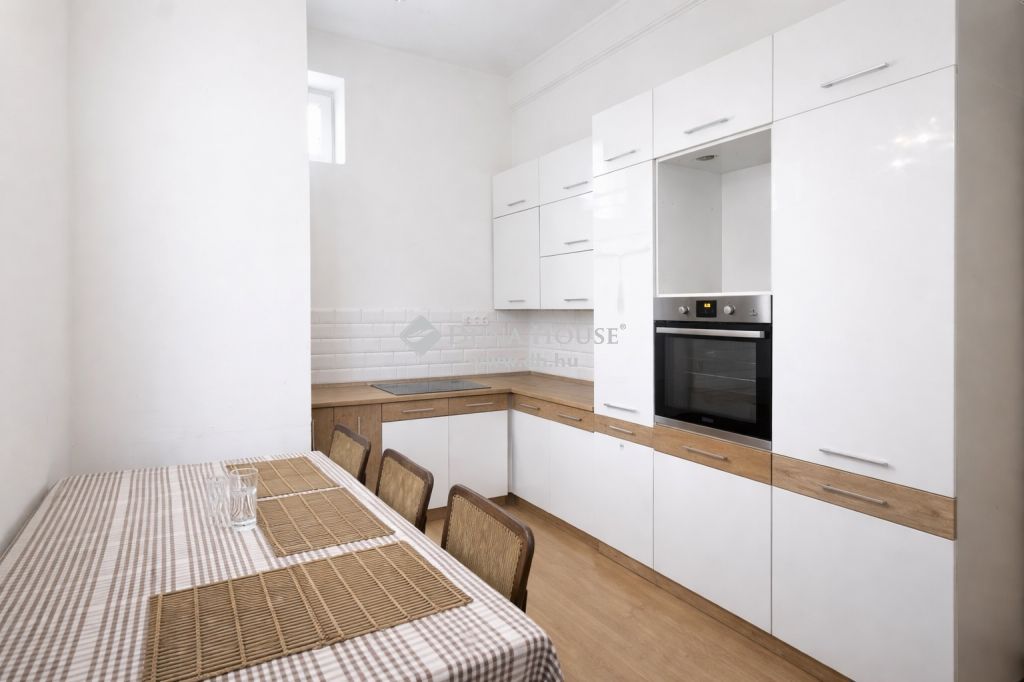 4029 Debrecen — 1/8