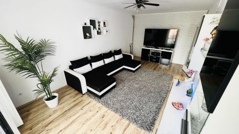 Eladó Lakás 1173 Budapest 17. kerület , Búrozott, tágas, 3 szobás