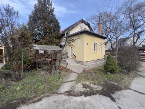 Eladó Ház 1038 Budapest 3. kerület 