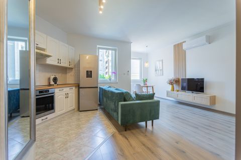 Eladó Lakás 1139 Budapest 13. kerület Újszerű kompakt, bútorozott lakás 2003-ban épült ház, garázs