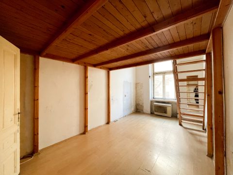 Eladó Lakás 1082 Budapest 8. kerület , Város közepén zöldterület melletti garzon