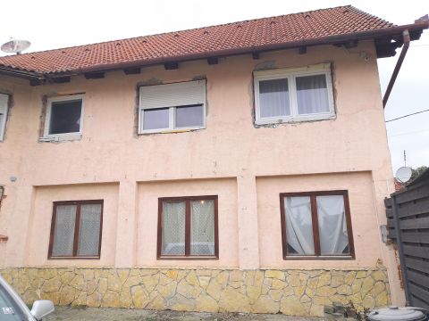 Eladó Ház 2097 Pilisborosjenő Panziónak, befektetésnek, nagycsaládnak, panorámás utcában