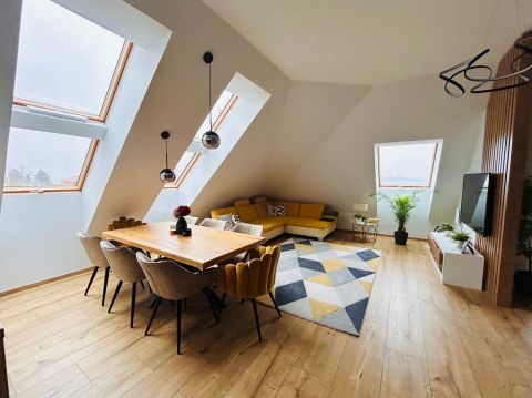 Eladó Lakás 1037 Budapest 3. kerület Örökpanorámás penthouse  lakás Testvérhegyen!