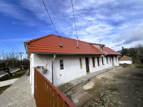 Eladó Ház 2519 Piliscsév 