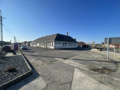 Eladó Üzlethelyiség 9326 Szil 