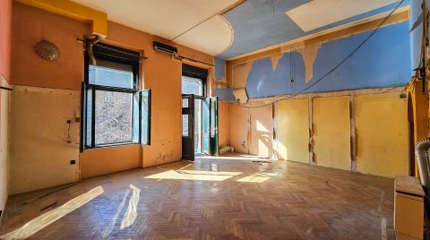 Eladó Lakás 1067 Budapest 6. kerület Erkélyes, 3 szobássá alakítható lakás - szuper kilátással!