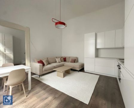 Eladó Lakás 1056 Budapest 5. kerület , SÉTÁLÓUTCÁBAN ALAKÍTHATÓ, CSENDES LAKÁS