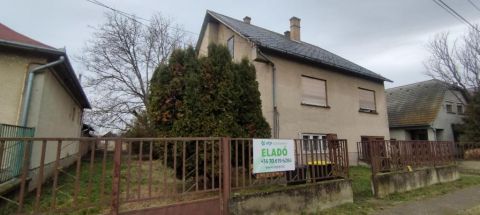 Eladó Ház 7044 Nagydorog , 7044 Nagydorog, Központ közel