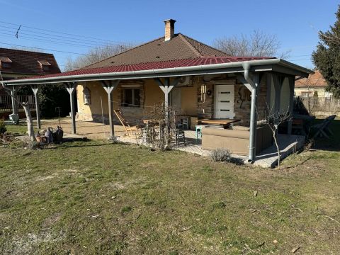 Eladó Ház 2735 Dánszentmiklós , Iskolához közel 