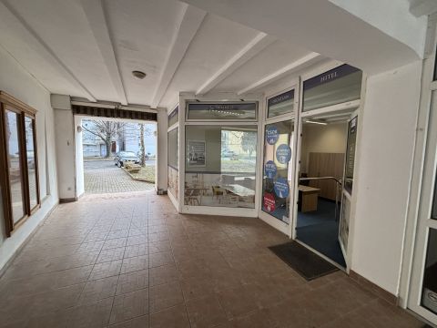 Kiadó Iroda 9700 Szombathely , Belső Uránia Udvar