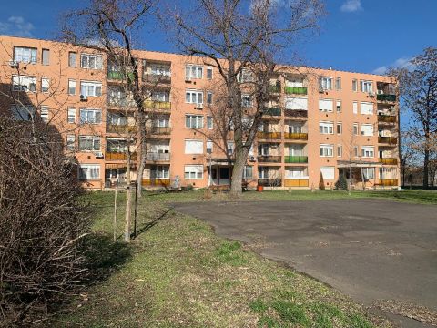 Eladó Lakás 5000 Szolnok , 5000 Szolnok, csendes