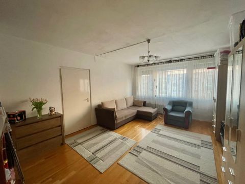 Eladó Lakás 1108 Budapest 10. kerület , 9. emeleti LAKÁS csodás panomárával az Újhegyi lakótelepen