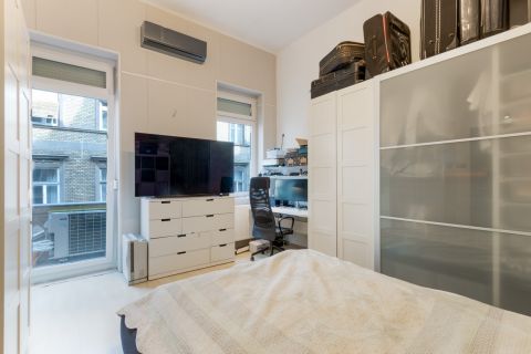 Eladó Lakás 1074 Budapest 7. kerület , Csengery utcában felújított, erkélyes lakás!