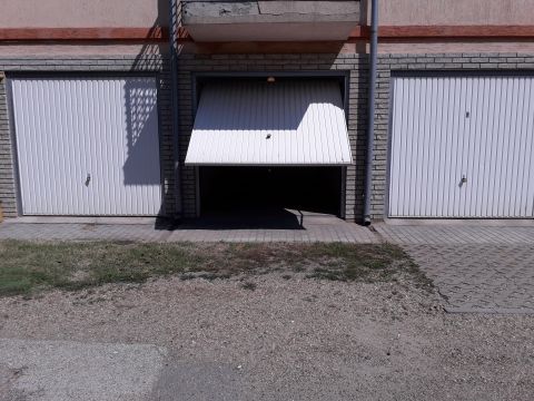 Eladó Parkoló 6000 Kecskemét , Eladó belvárosi garázs