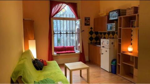 Eladó Lakás 1081 Budapest 8. kerület , Belvárosi garzon a Láthatatlan Kertben 