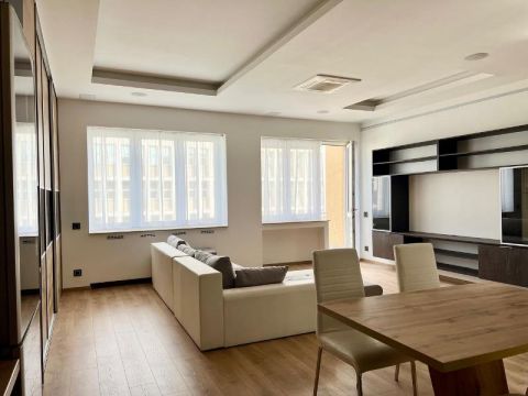 Kiadó Lakás 1055 Budapest 5. kerület , Lipótvárosban 98 m2-es, 2,5 szobás, erkélyes, exkluzív lakás