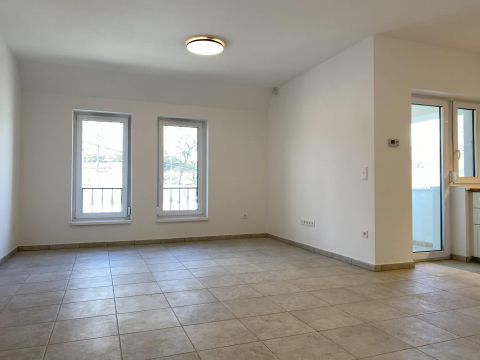 Kiadó Lakás 2072 Zsámbék 