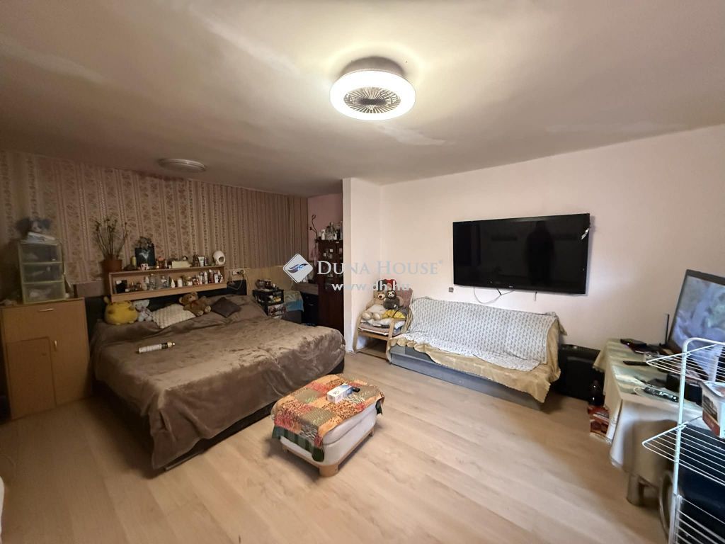 9200 Mosonmagyaróvár , Szent István király út közelében — 1/11