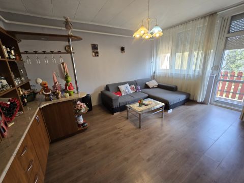 Eladó Lakás 2432 Szabadegyháza Szabadegyháza-Ipartelep 4 szobás jó állapotú 80nm-es lakás