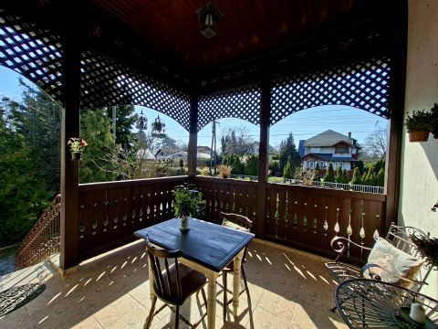 Eladó Ház 8253 Révfülöp , Valóban elbűvölő, 4 lakásos apartmanház a strand közelében!