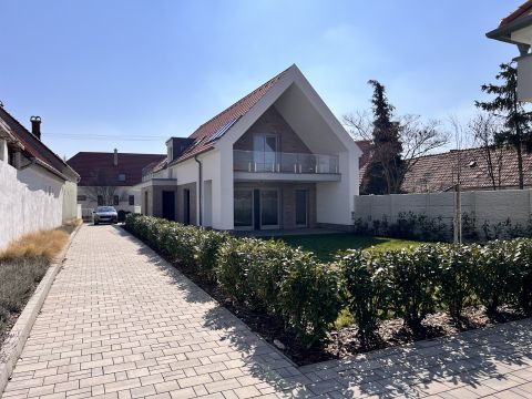 Eladó Ház 8200 Veszprém 