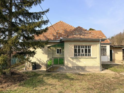 Eladó Ház 2215 Káva , Részben felújított családi ház!