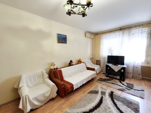 Eladó Lakás 2400 Dunaújváros Dózsa II. városrészben, 4. emeleti, erkêlyes lakás eladó!