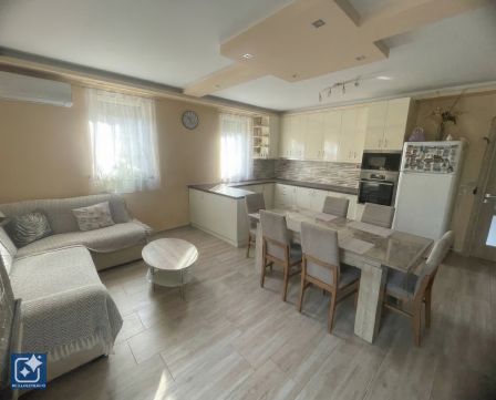 Eladó Ház 6000 Kecskemét , Kecskeméten napelemes családi ház