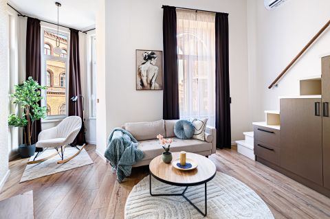 Eladó Lakás 1088 Budapest 8. kerület , Profin felújított lakások a József körút elején a Blahánál