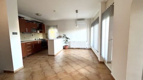 Kiadó Ház 5675 Telekgerendás 