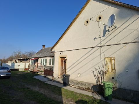 Eladó Ház 8081 Zámoly , központban