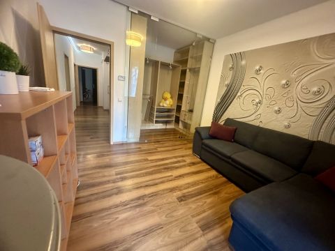 Eladó Lakás 1031 Budapest 3. kerület , Római part fölszinti kertkapcsolatos akás