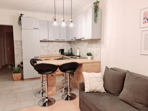 Eladó Lakás 8000 Székesfehérvár 