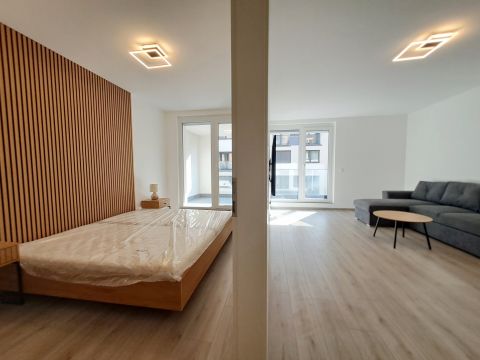 Eladó Lakás 1134 Budapest 13. kerület , Bútorozott gépesíttt konyhás, teraszos új lakás