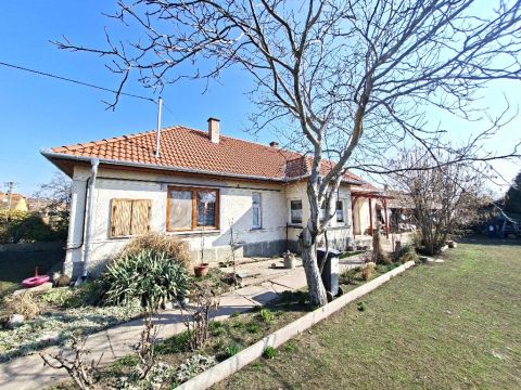 Eladó Ház 2465 Ráckeresztúr 2465 Ráckeresztúr, Családi házas