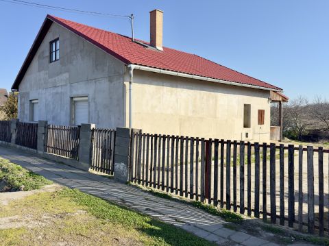 Eladó Ház 7017 Mezőszilas , Mezőszilas központjában Falusi CSOK-ra is alkalmas ház