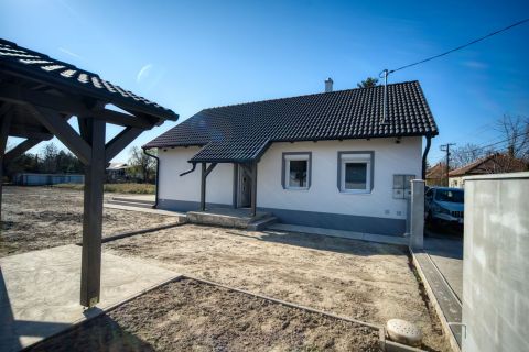 Eladó Ház 2747 Törtel , ÚJÉPÍTÉSŰ ÖNÁLLÓ CSALÁDI HÁZ!