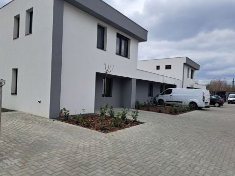 Eladó Ház 8400 Ajka 